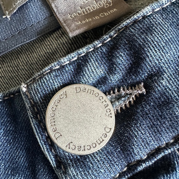 Democracy “AB”Solution Fray Hem Crop Jeans - Picture 6 of 10